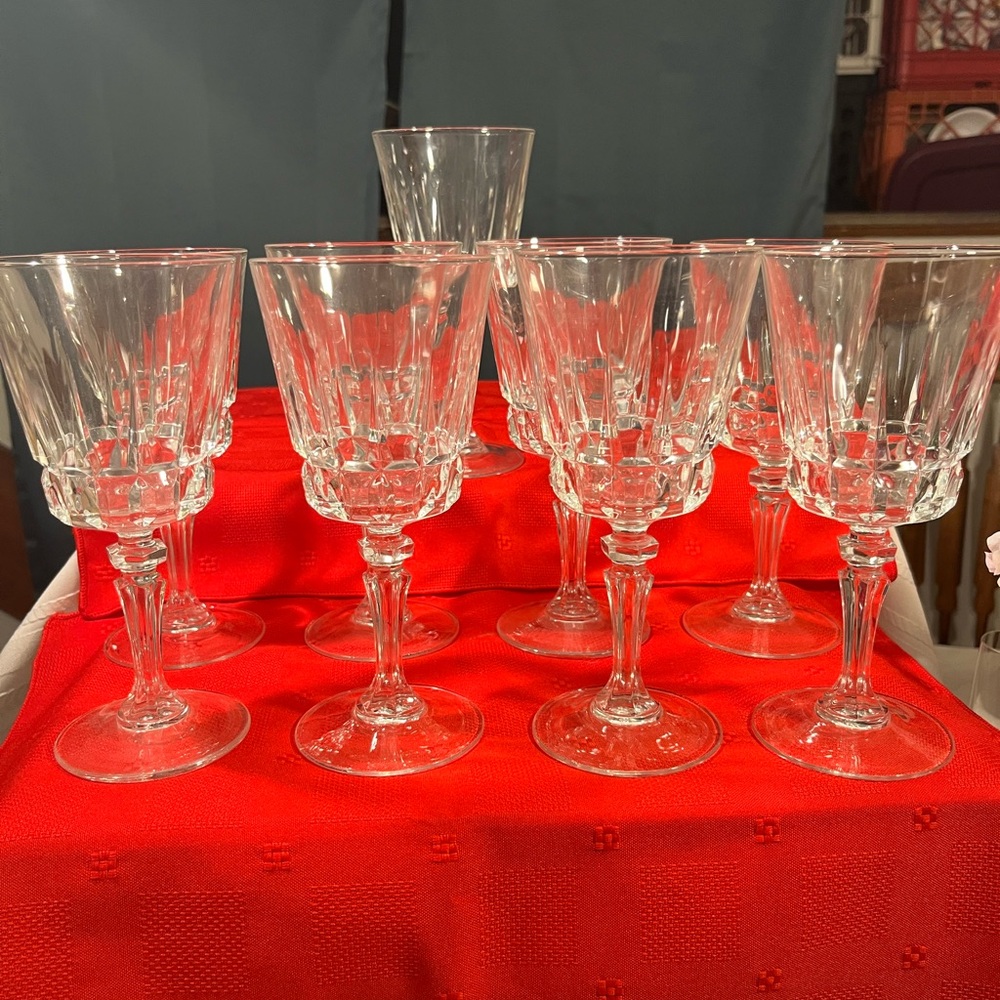 Elegant Crystal Wine Glass Set